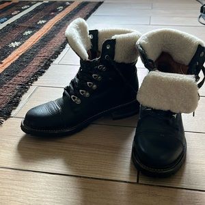barely worn frye sherpa boots